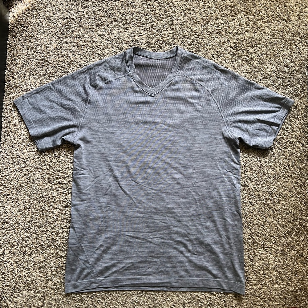 Lululemon Metal Vent Tech V Neck Large